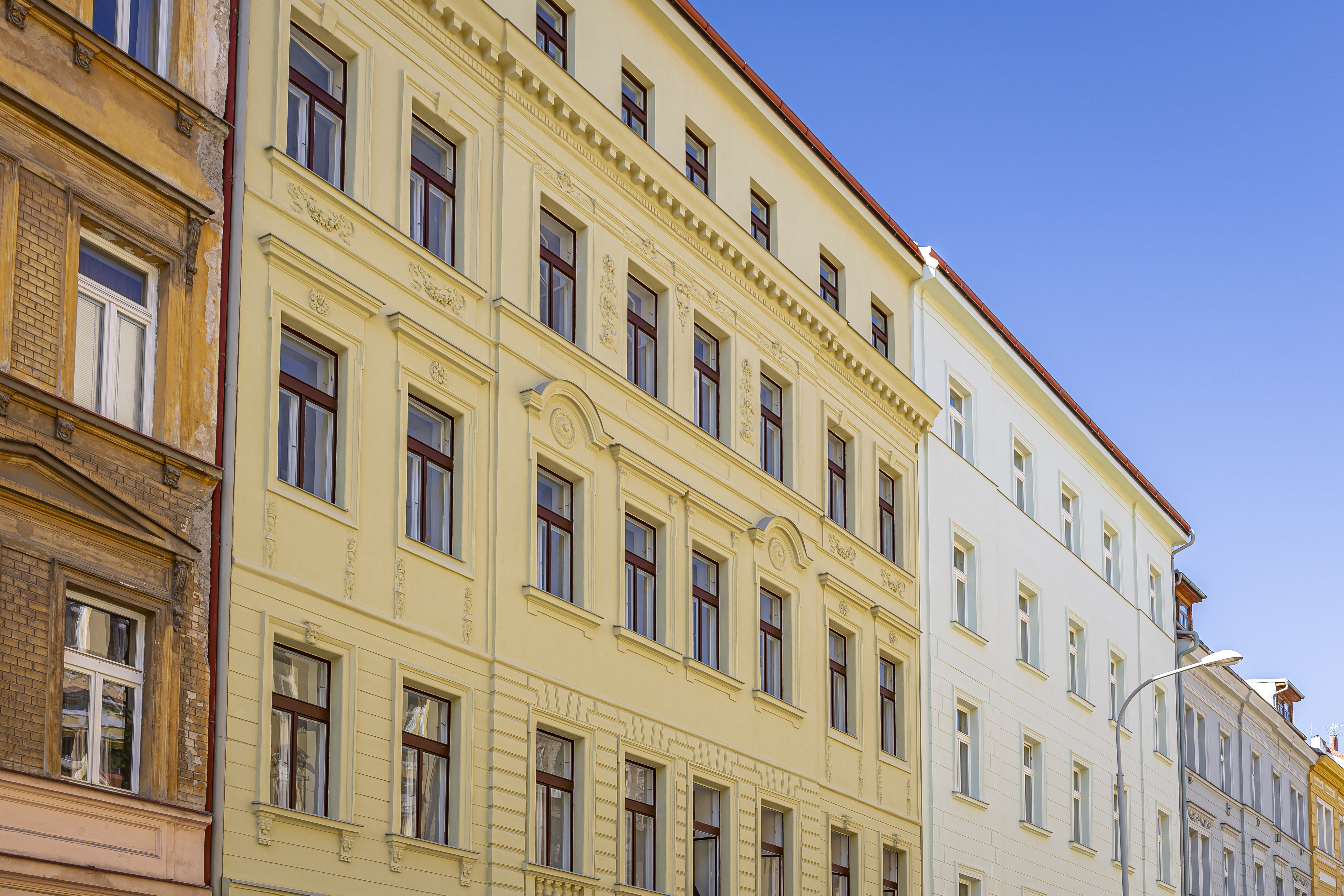 Dokončili jsme rekonstrukci tří historických domů v atraktivních pražských lokalitách