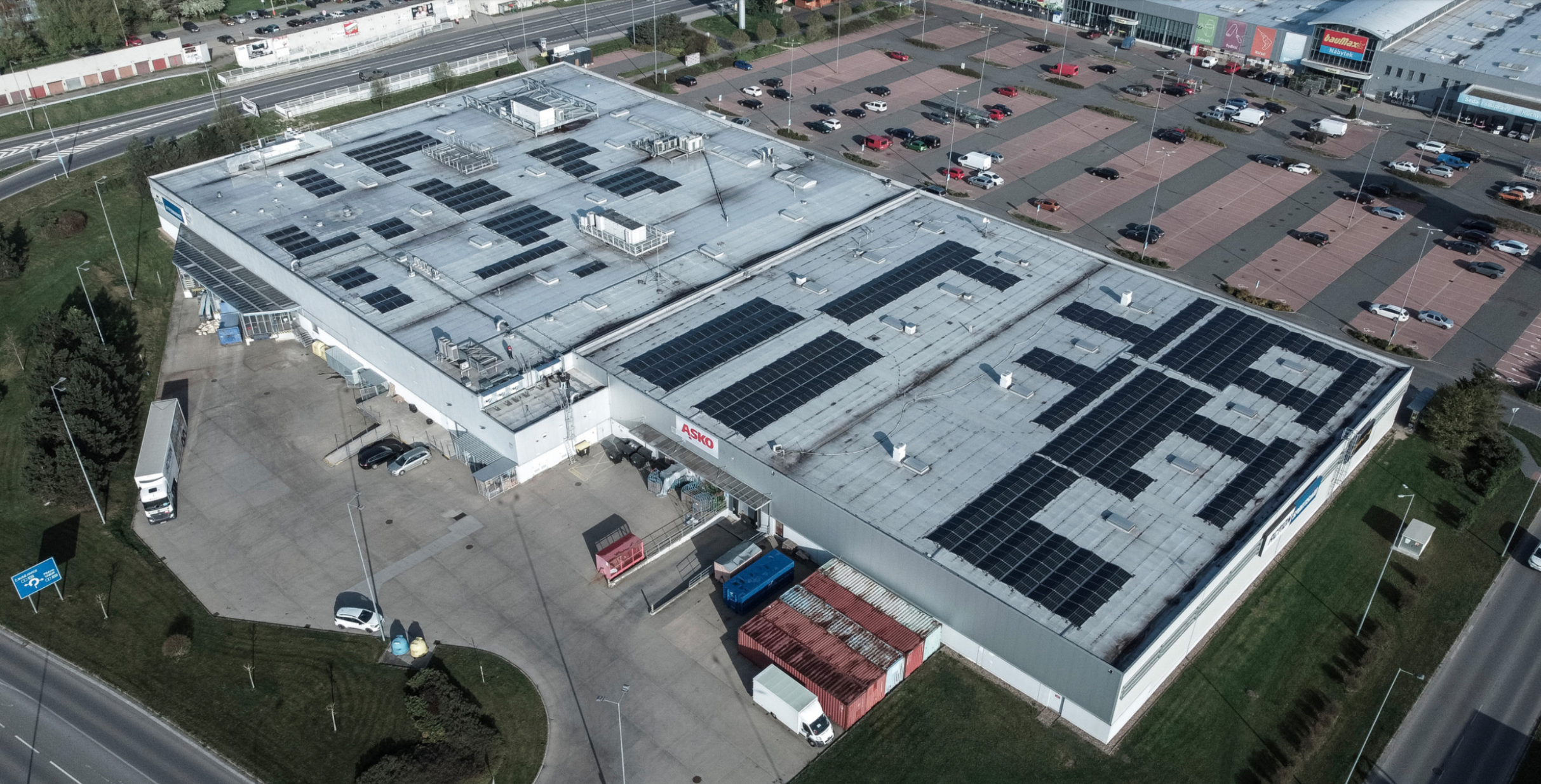 We have completed the installation of solar panels at retail park Tábor